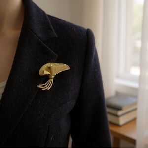 Vintage Signed Coro Gold Tone Abstract Fan Brooch Textured Ribbon Dangles